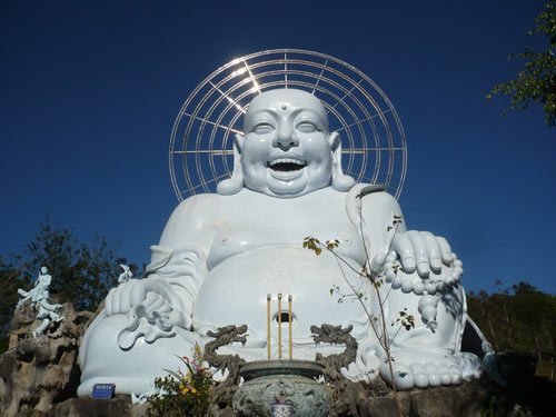 Tượng Phật cười ở chùa Linh Ẩn