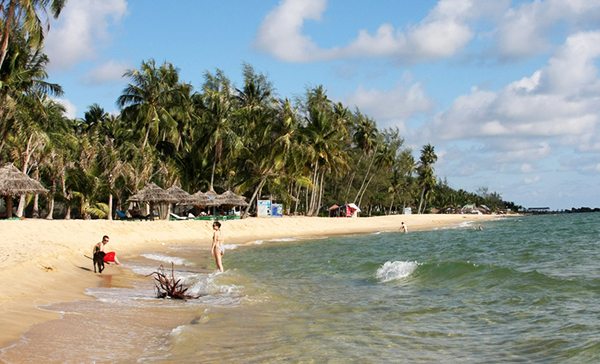 tuan-trang-mat-lang-man-tai-phu-quoc-1