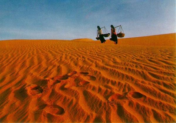 Đồi cát là nơi đến không thể bỏ qua khi du lịch Phan Thiết