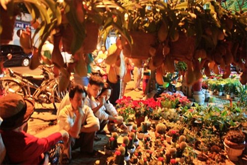 Chợ đêm Nha Trang lúc nào cũng đông đúc
